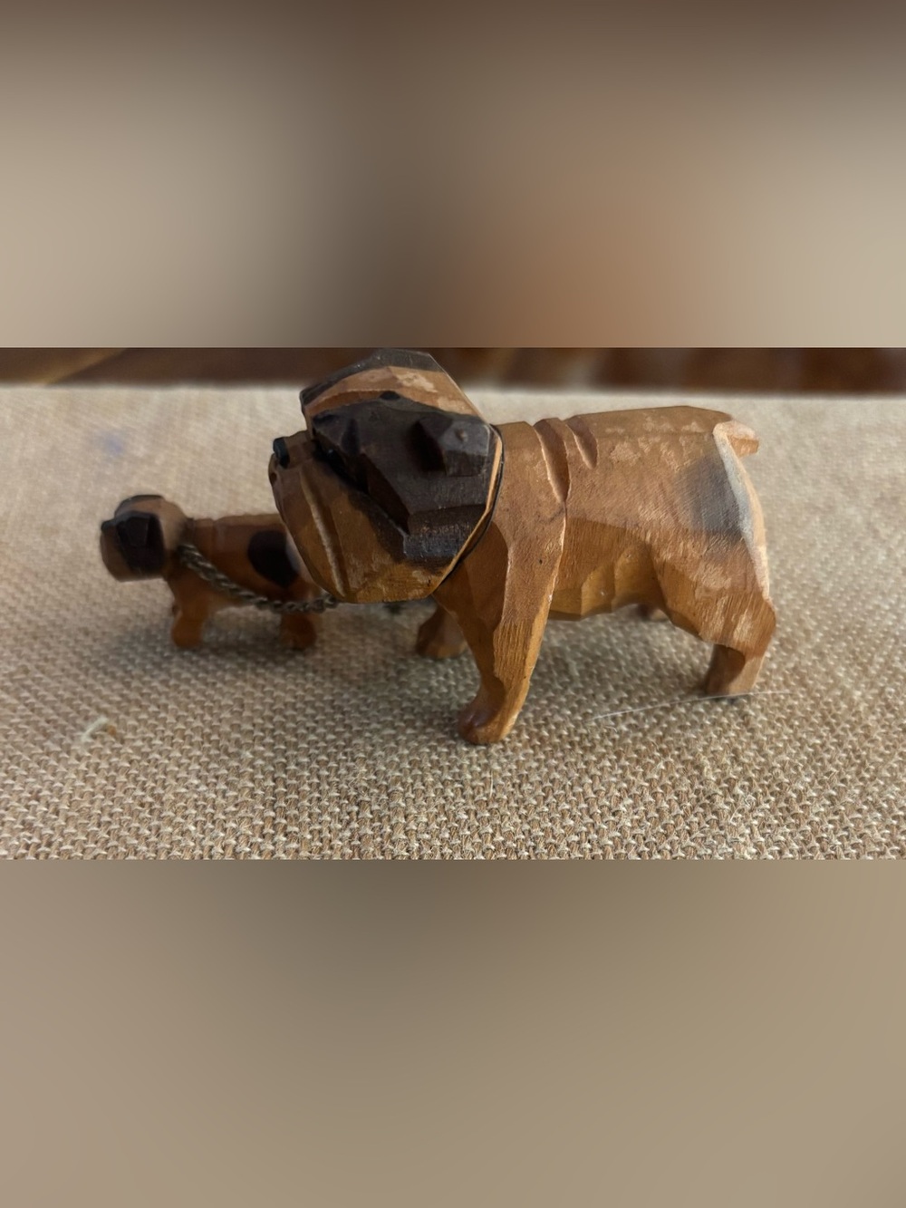 Vintage English Bulldog Dog Figurines Carved Wood Mom 2 Puppies Chain Dogs Small - Picture 3 of 3